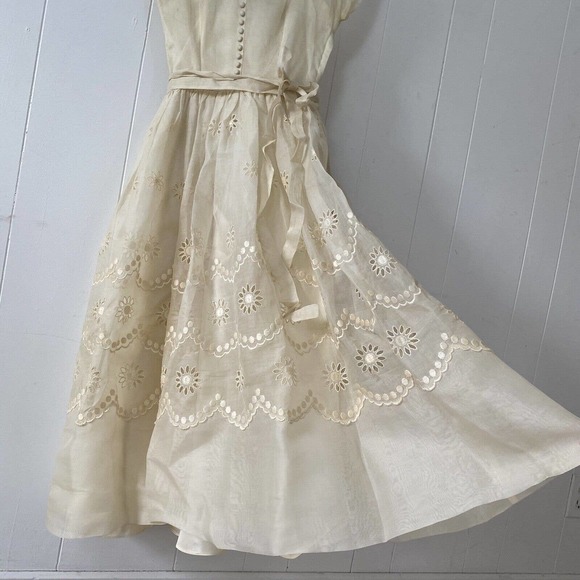 1950s Sheer Eyelet Embroidered Organza Party Dress Rounded Collar Satin Buttons - Picture 4 of 12